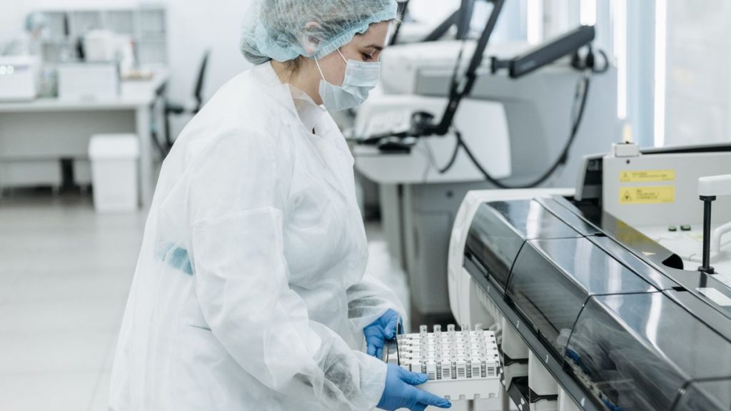 Medical Laboratory Technologists at work
